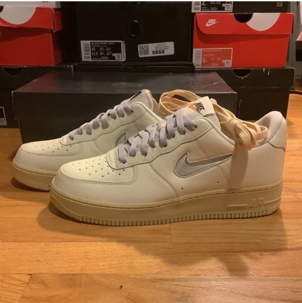 Nike Air Force 1 Low Men’s Size 9.5 AF1 Low ‘07 LX Coconut Milk NEW IN BOX